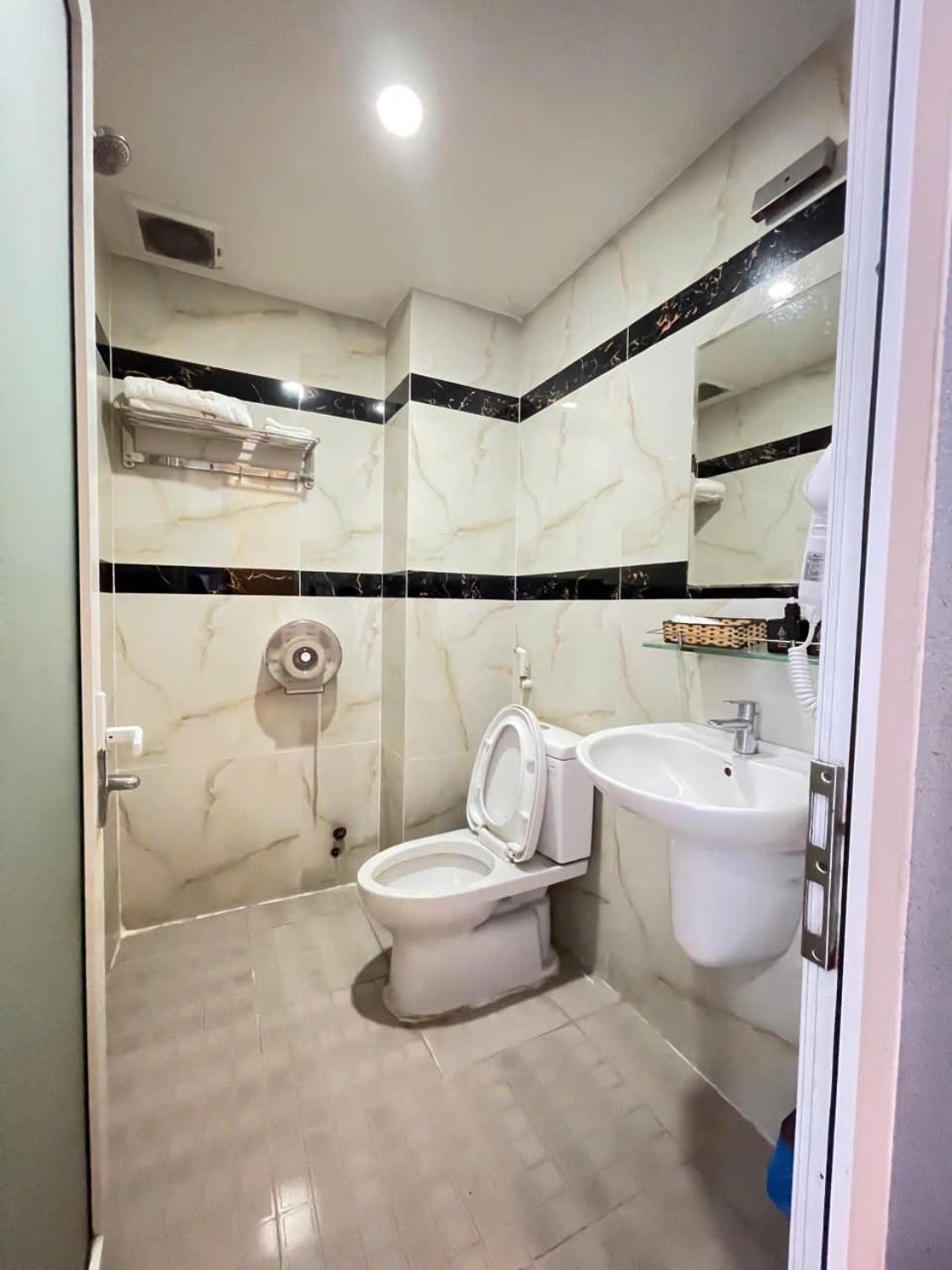 10H Hotel Хошимин Экстерьер фото
